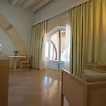 艾姆里尼度假酒店